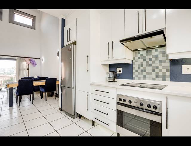 2 BEDROOM APARTMENT FOR SALE IN SUNNINGHILL